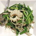 遼順茶楼 - イカとニラ炒め