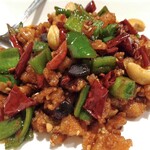 遼順茶楼 - 鶏肉の唐辛子炒め