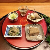 日本料理 太月 - ⑤八寸：軍鶏肝の松風、山科茄子のずんだ和え
                      　　　　もずく、新唐辛子と縮緬山椒、白バイ街
                      　　　　ほおずきの鼈甲たまご