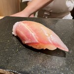 鮨処 やまと - イサキぷりっと美味しい一貫