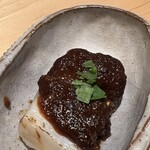 鮨処 やまと - 練り味噌の下に焼き平貝