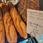 パンとお菓子と小さなレストラン bee - 