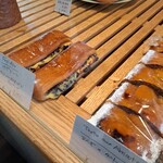 パンとお菓子と小さなレストラン bee - 