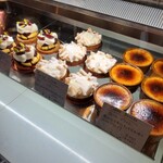 パンとお菓子と小さなレストラン bee - 