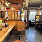 くるまやラーメン - カウンター〜テーブル席