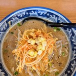 くるまやラーメン 甘楽町店 - ☆もやしたっぷりみそらーめんに辛いシラガねぎをのせて　【ねぎ味噌らーめん】