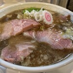 麺笑飯店 - チャーシューが分厚いんです。特に沈んでるやつ。