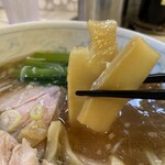 麺笑飯店 - メンマはボリボリ食感で、小松菜はシャキシャキ♪