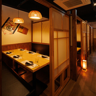 落ち着いた雰囲気の個室空間でくつろぎのひと時...！