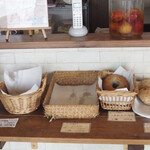 小麦屋　弥平 - フランスパンは大と小があります。