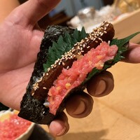 肉割烹ふたご 北新地店 - 中トロ沢庵とリブかぶり。これが合う（＾◇＾）