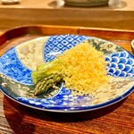 薪鳥新神戸 - アスパラ　チェダーチーズをかけて