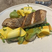 Orby Restaurant - 本日の鮮魚のポワレ　じゃがいものニョッキ　サフランソース。鮮魚は鯛でした。グリーンピース？のソースとサフランの味が絶妙に美味しい。なかなか食べられない味でした。