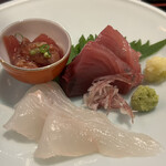 宵ノねこ - ・お刺身2種盛り合わせ
        (天然ヒラメ、ケンケンカツオ、カツオの酒盗漬け)