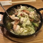 Bistro TATSU - エビとキノコのアヒージョ。野菜もたっぷり！