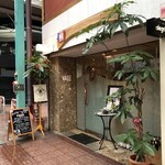 Bistro TATSU - 入り口の様子。