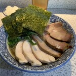 破壊的イノベーション - 濃厚チャーシュー、のり、おおば、たまねぎ