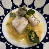 anchoa - メカジキ。ズッキーニのお出汁だけでふんわり玉子と合わせて。これが優しく信じられないほど美味。フェンネルの花とレモンバームの葉と。