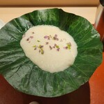 麦と麺助 - 梅雨だから蓮の葉