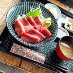 光る海 - 本マグロ中トロ丼