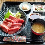 光る海 - 本マグロ中トロ丼