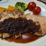 キッチン ブルー グローブ - 正面から、大きめなソテーです