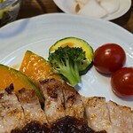 キッチン ブルー グローブ - 備え付け野菜のアップ