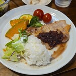 キッチン ブルー グローブ - サラダも加えたワンプレート