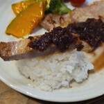 キッチン ブルー グローブ - そしたロースソテーも乗せます