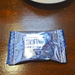 キッチン ブルー グローブ - 冷たいお菓子のアップ