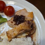 キッチン ブルー グローブ - 残り、数切れのロースソテー