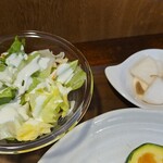 キッチン ブルー グローブ - サラダ、お新香のアップ