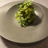 上六ワイン - アオリイカ、パクチー、ピスタチオ、クミン、山椒などで合えたもの