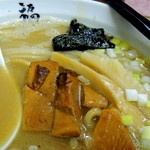 麺や　福座 - 2014年3月15日(土)　煮干豚骨(大盛)850円　チャーシュー、メンマ