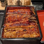 めぐろ大黒屋 - うなぎ筏重 この向きで提供されます。蓋オープン！