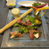 S kashiwa - 前菜　野菜のバーニャカウダディップモッツアレラ水茄子生ハムローストビーフ野菜サラダグリッシーニ冷製コーンスープ