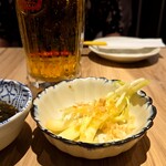 沖縄料理 なんくるないさー - 島ラッキョウとさんぴん茶ハイ