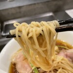 らぁ麺やまぐち - 麺がスープと絡んで美味しい！！