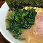 ラーメン 洞くつ家 - ほうれん草。