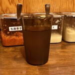 ラーメン 洞くつ家 - 水でなくお茶です。