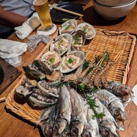 かんてきや 要 - かんてき焼き5品(帆立はかんてきの上、鮑、ホッキ貝、海老、アジの干物)