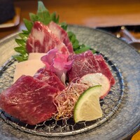 馬桜 下通り店 - 馬刺し4種