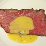 ヒルトン横浜 - ローストビーフ（ソースは刻み山葵、レフォール、塩、ベアルネーズソース、おろしポン酢、シャリアピンソース、グレイビーソースから選択可）