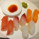 ヒルトン横浜 - 右上からサーモン、ハマチ、マグロ、イカ