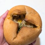 Komorebi BAKERY - ツナマヨ　ちょっと潰れてしまいました…^_^;持ち帰りは気をつけていかないと…