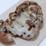 Komorebi BAKERY - リベイクするとチーズが溶けて更に美味しかったです☆