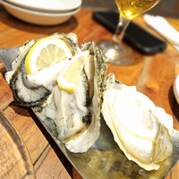 Seafood bar Ermitage 横浜鶴屋町店 - 生牡蠣3種盛り合わせ　2099円
