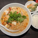 ディーディータイ屋台 - トムヤムラーメン850円