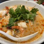 ディーディータイ屋台 - トムヤムラーメン850円