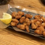 うどん居酒屋 江戸堀 - 軟骨揚げ(食べかけ。本当はもっと沢山乗ってます)